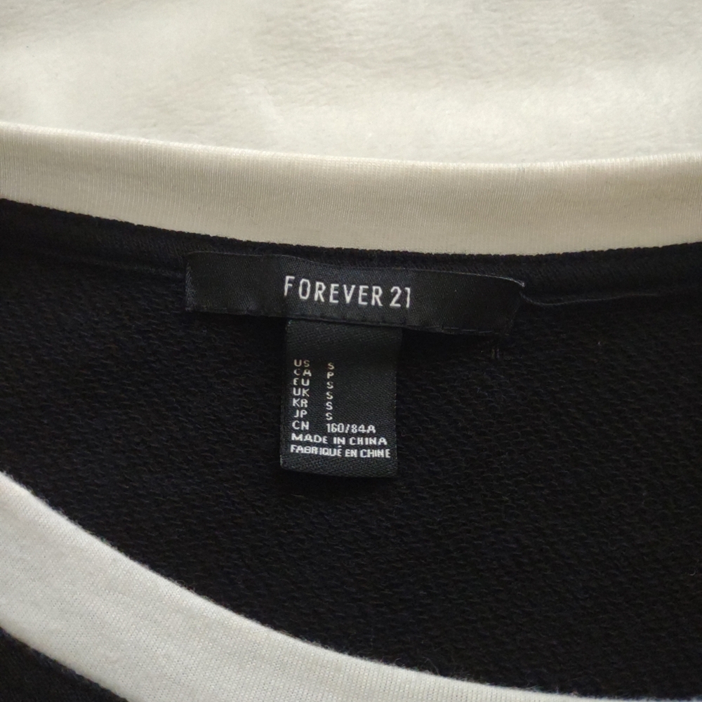 Women's Forever 21 Black & White Top || Small - Picture 3 of 9